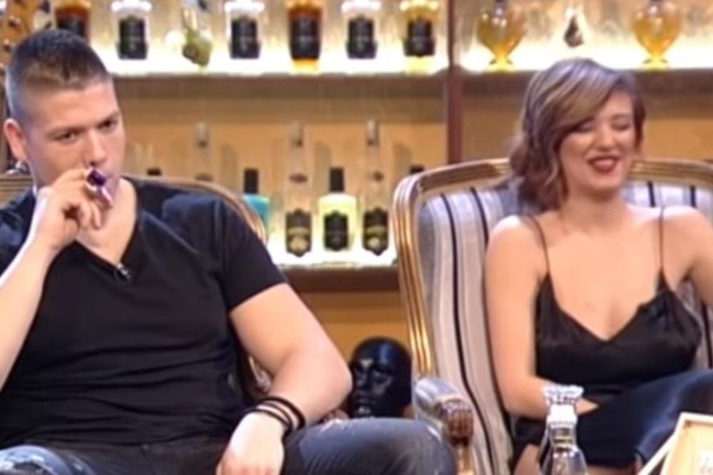 SLOBA OTKRIO KOJU POZU KIJA NAJVIŠE VOLI: Kockareva htela U ZEMLJU DA PROPADNE, a onda je morala da spomene Lunu!