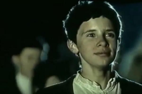 GLUMILA JE DEČAKA U FILMU "VIRDŽINA",danas je udata za POZNATOG MUZIČARA: Evo kako glumica izgleda nakon 30 godina!