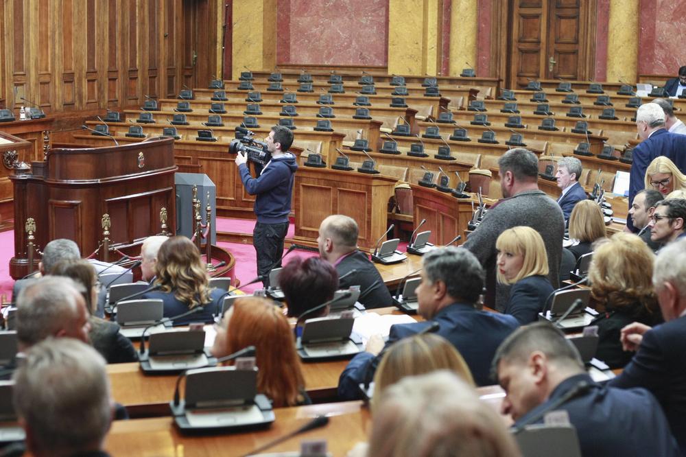 DANAŠNJA SEDNICA SKUPŠTINE JE FARSA I PREDSTAVA DEMOKRATIJE: Izbio sukob oko zakona o finansiranju Vojvodine