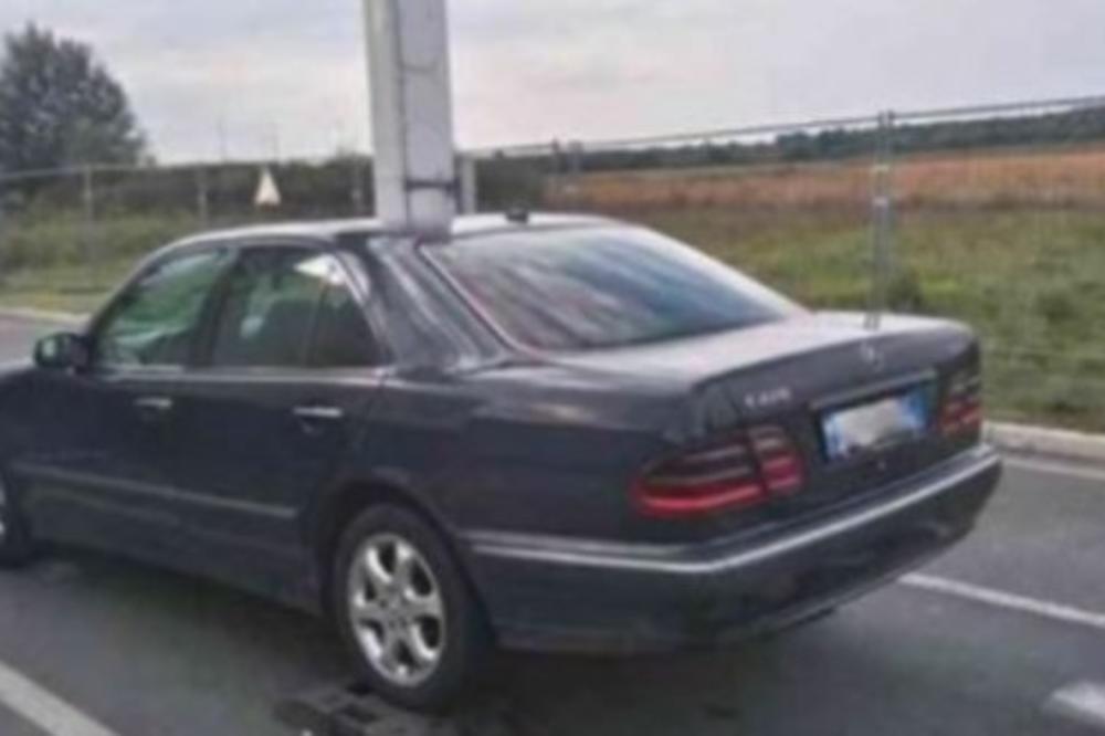 POLICAJCI NA GRANICI ZAUSTAVILI OVAJ CRNI MERCEDES: Zaprepastili se kada su otkrili ŠTA JE U NJEMU! (FOTO)