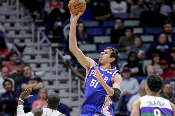 HTEO DA SE BIJE, PA OBJASNIO NEKE STVARI: Jeziva, ali jeziva partija Džoela Embida - 37 poena i preko 20 skokova!