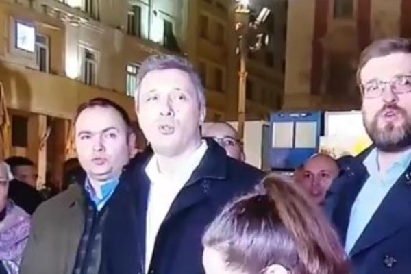 BOŠKO I NOGO PEVAJU MLADIĆU PESMU POSVEĆENU SRPSKOM HEROJU S KOSOVA: Da li je ovaj ČOVEK zaslužio bolji TRETMAN?