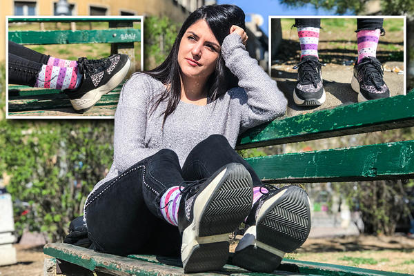 DANAS SAM OBUKLA PRUGASTE ŠARENE ČARAPE I IZGLEDALA KAO MODNA KATASTROFA! Za to imam JAK razlog (FOTO)