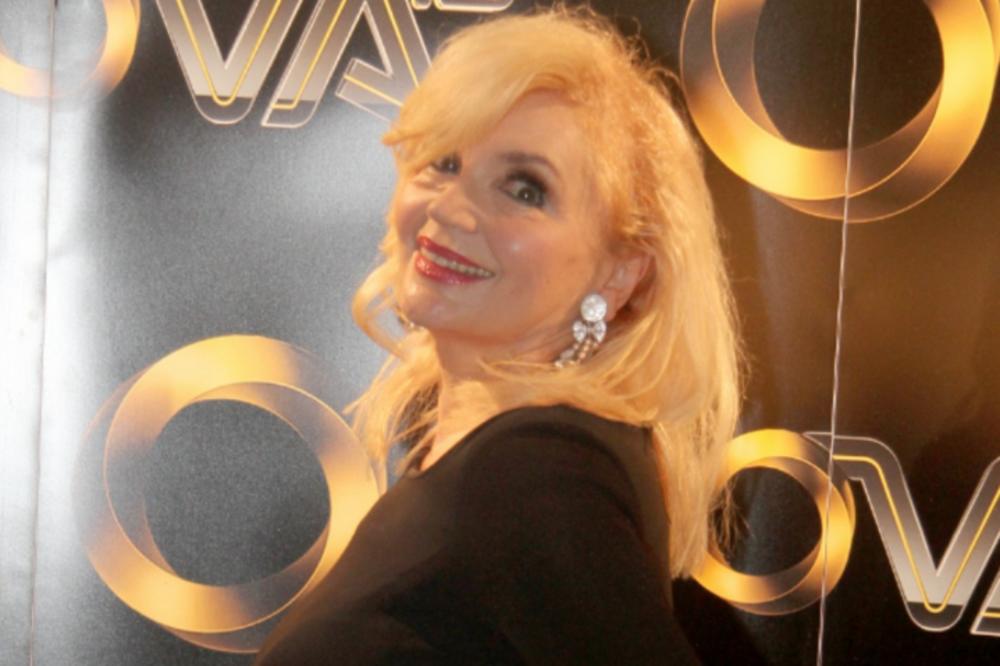 RODILA JE DETE NAŠEM VELIKOM MOĆNIKU, ZBOG PRETNJI NAPUSTILA SRBIJU! Bila je GLAVNA ZAVODNICA, a evo je SAD