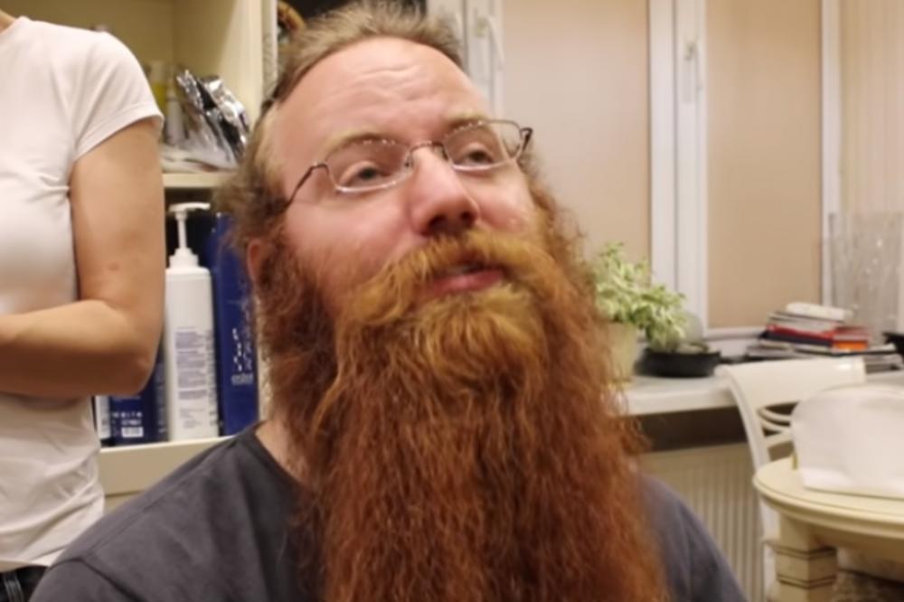 NIJE SE BRIJAO 3 GODINE, A ONDA JE HTEO DA IZNENADI ŽENU: Kada ga je ugledala, PALA JE U NESVEST! (VIDEO)