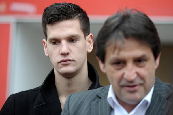 DELIJE GA OTERALE IZ ZVEZDE, A SADA SE OGLASIO: Nameštaju se mečevi, svi znaju ko igra TRI za TRI, a ćuti se o tome