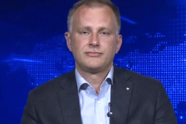 OVAJ PEKAR PODRŽAVA KARADŽIĆA I ZBOG TOGA JE META: Evo šta su mu ZBOG TOGA napisali na ZIDU RADNJE