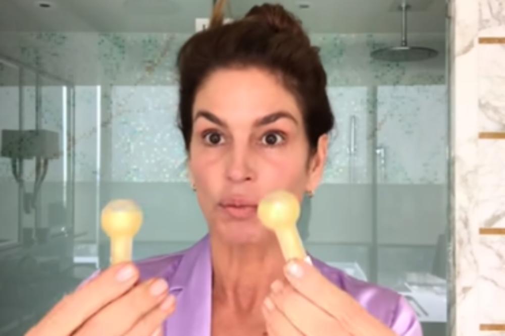 SINDI KRAFORD OVE STVARI RADI SVAKOD JUTRA: Sve žene bi trebale da je poslušaju jer izgleda 20 GODINA MLAĐE (VIDEO)