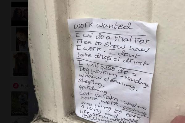 JEDNA PORUKA MU JE PROMENILA ŽIVOT! Beskućnik napisao dirljivu molbu, a onda se dogodilo ČUDO!