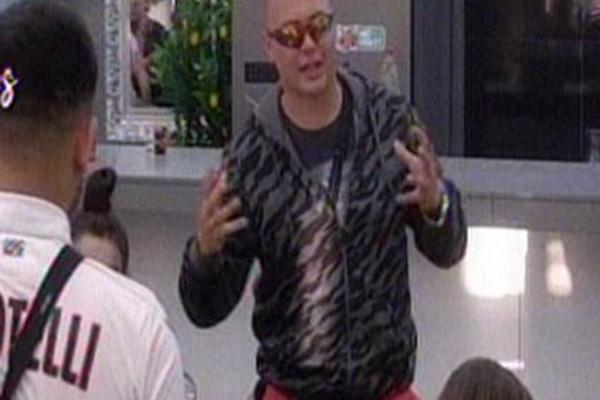 KAKAV SPOJ! VLADA ZAVRŠIO S BRENDONOM U ZATVORU: Razlog je sasvim opravdan!