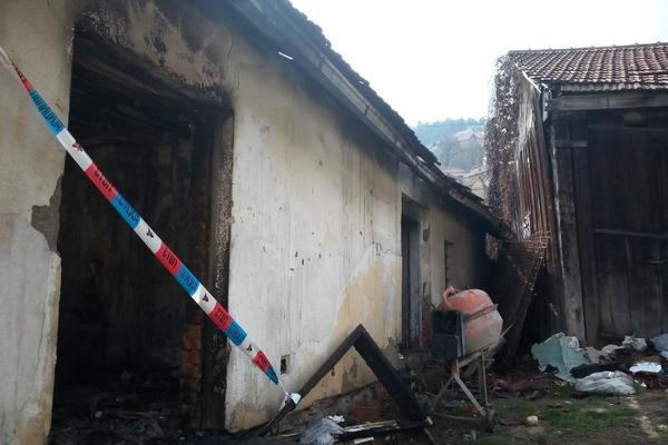 UŽASNA TRAGEDIJA U UŽICU: Vatrogasci lokalizovali požar, a onda u kući pronašli TRI UGLJENISANA LEŠA!