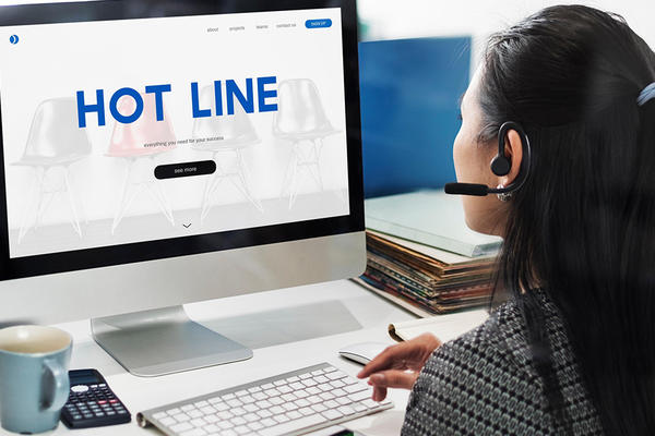 ISPOVEST ŽENE KOJA RADI NA HOTLAJNU: Neki muškarci su me PONIŽAVALI, a ovo je NAJČUDNIJI ZAHTEV!