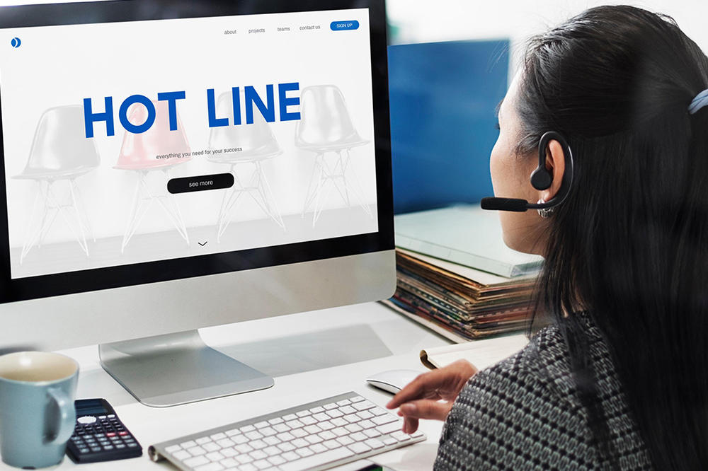 ISPOVEST ŽENE KOJA RADI NA HOTLAJNU: Neki muškarci su me PONIŽAVALI, a ovo je NAJČUDNIJI ZAHTEV!