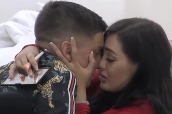 DAVID KORAĆEVOJ RADI IZA LEĐA? LAŽE KO PAS, A ONA SE SROZAVA: Anina drugarica zabrinuta za njeno MENTALNO STANJE!