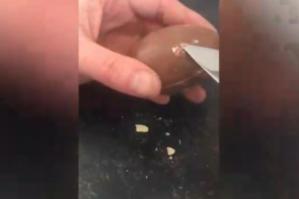 MAJKA KUPILA DETETU ČOKOLADNO JAJE: Kad ga je otvorila, život joj se smučio! (VIDEO)