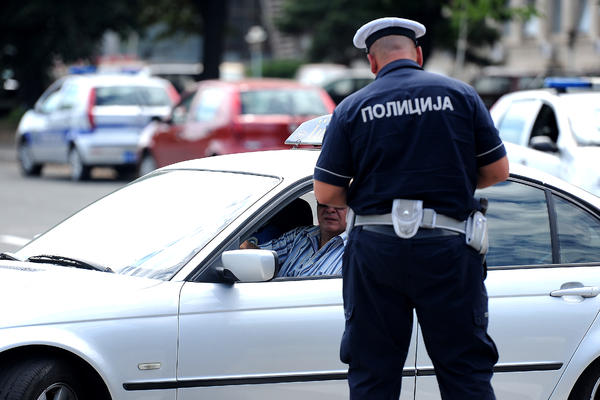 ZABORAVITE NA OVE STVARI TOKOM VOŽNJE: Ukoliko ovo radite u automobilu možete u ZATVOR I DO 60 DANA