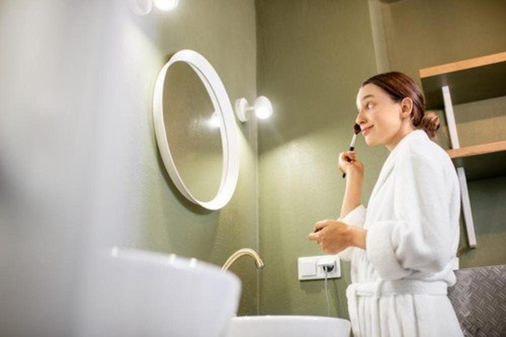 Poznate dame imaju savršeno lice i bez šminke, jer koriste OVAJ TRIK: Jednostavno je, brzo i LAKO