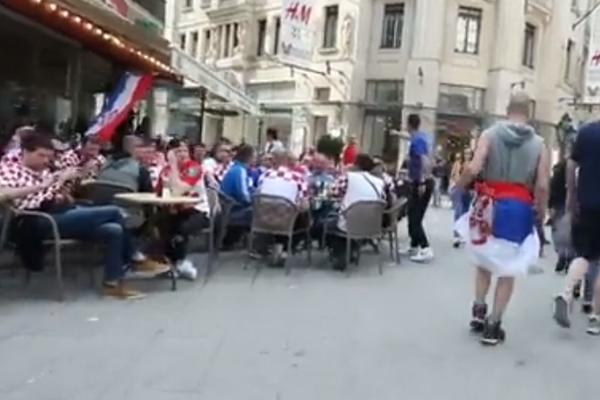 MOMAK UŠAO MEĐU HRVATE SA SRPSKOM ZASTAVOM, PA JEDVA IZVUKAO ŽIVU GLAVU: Orilo se usred Mađarske - 'ubij Srbina'