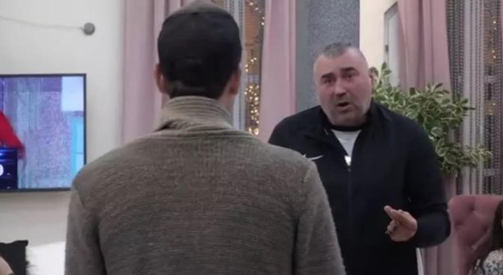 Miki nije ni slutio kakve provokativne slike ima s njim