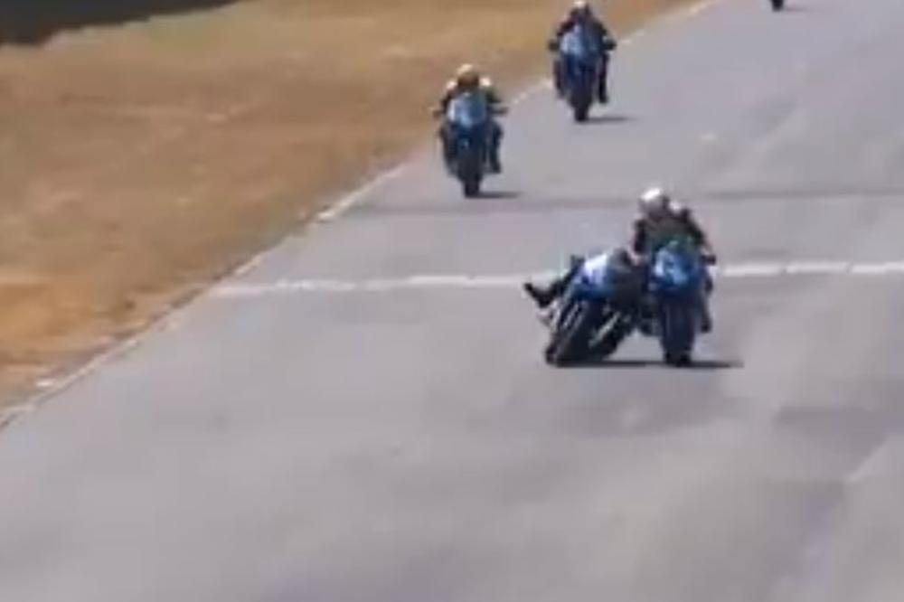 OVAKAV SKANDAL NIJE VIĐEN U MOTO SVETU: Skočio sa motora pa ubio rivala od batina!