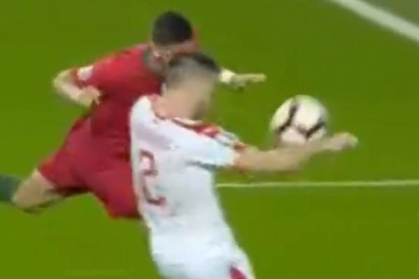 SVET PLAČE OD SMEHA: Rukavina igrao rukom, pa pokazivao da ga je lopta pogodila u glavu, sudija poništio penal!