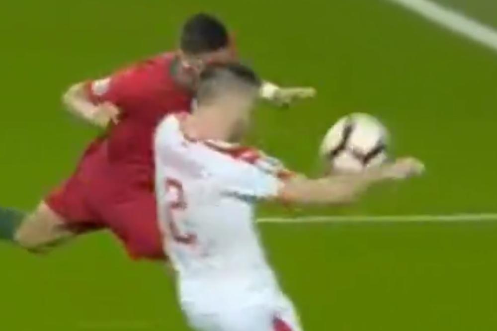 SVET PLAČE OD SMEHA: Rukavina igrao rukom, pa pokazivao da ga je lopta pogodila u glavu, sudija poništio penal!