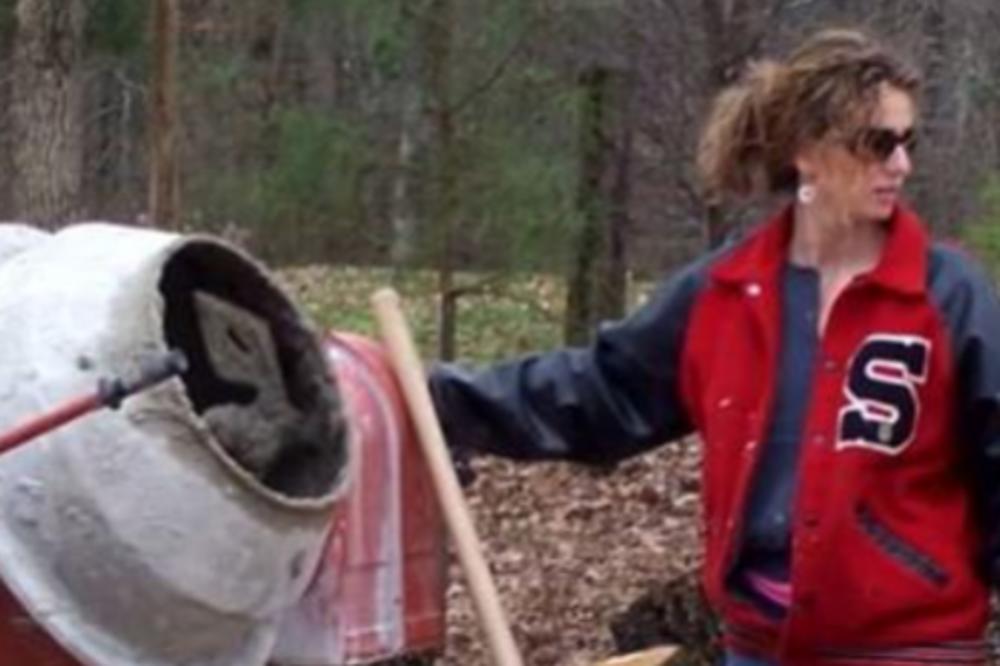 OVA ŽENA JE IZGRADILA KUĆU PREKO UPUTSTAVA NA JUTJUBU: Pogledajte šta je DOBILA (VIDEO)