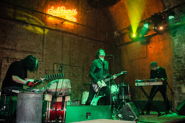 ZAVRŠEN TREĆI KONTAKT: Preko 15.000 ljudi na manifestaciji