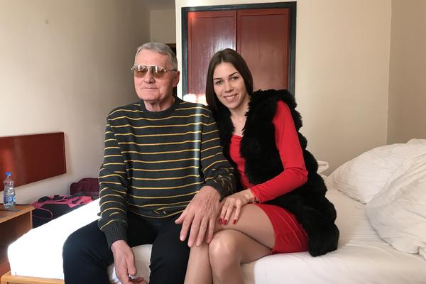 CELA NACIJA JE BRUJALA O MILOJKU I 53 GODINE MLAĐOJ DEVOJCI: Ljubili se SVUDA, a on joj nije JEDINI DEKA