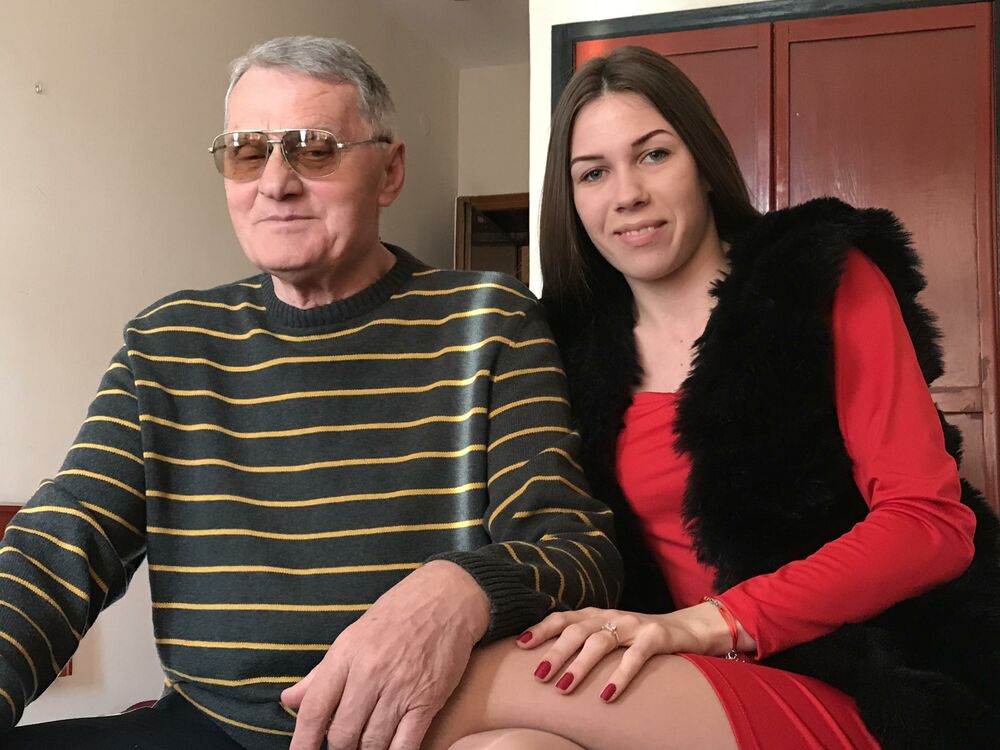 Javnost je čula za Bogdanovićevu kada su mediji počeli da pišu o njenoj vezi sa 53 godine starijim partnerom Milojkom
