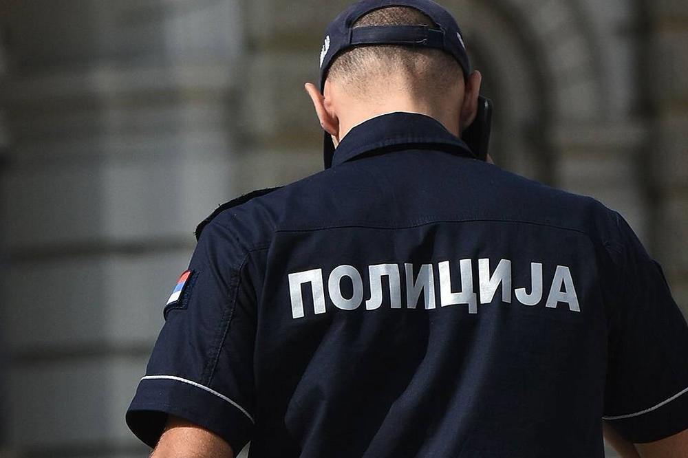 HULIGAN FIZIČKI NASRNUO NA SAOBRAĆAJCA, PA URADIO NEŠTO SRAMNO: Nezapamćena scena u Vranju NA BADNJI DAN!