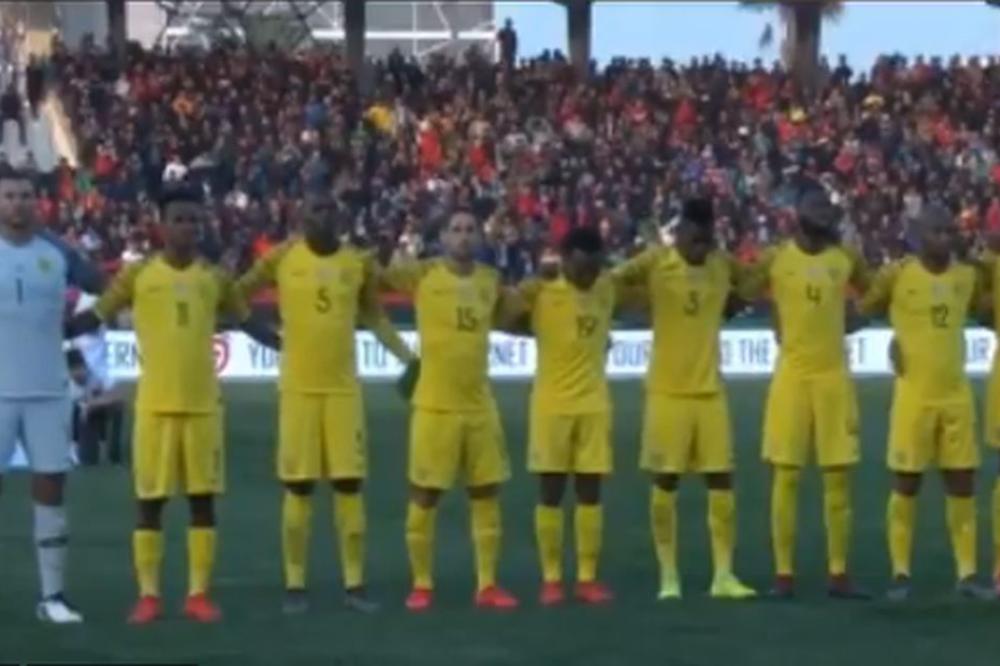 PUSTILI HIMNU SA TELEFONA I ONDA JE ON ZAZVONIO: Opšta smejurija na utakmici reprezentacija!