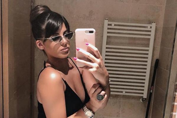 ORAO PAO NA BOMBASTIČNU NOVINARKU: Krije je od svih, a ona je prelepa! Ko je devojka srpskog reprezentativca?!