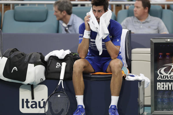 ĐOKOVIĆ JE U KRIZI! NERVOZNI NOVAK ISPAO U MAJAMIJU! Počeo je kao furija, a prošao kao bos po trnju!