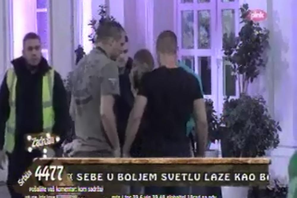 PIJANI PETRUĆI UDARAO BRENDONA! Upalo je obezbeđenje! (VIDEO)