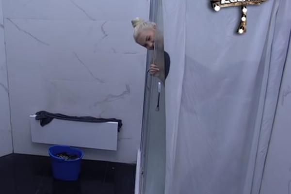 OVAKO ŽESTOKA AKCIJA JOŠ NIJE ZABELEŽENA U RIJALITIJU: Sanja i Matora AKCIJALE u tuš-kabini, sve PRŠTALO od strasti