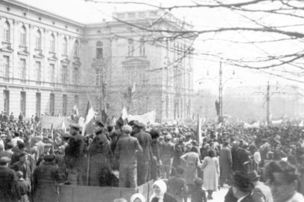 DAN KAD SU CRKVA I KOMUNISTI ZAJEDNO RUŠILI VLAST: Puč 27. marta jedan je od NAJČUDNIJIH događaja u našoj ISTORIJI