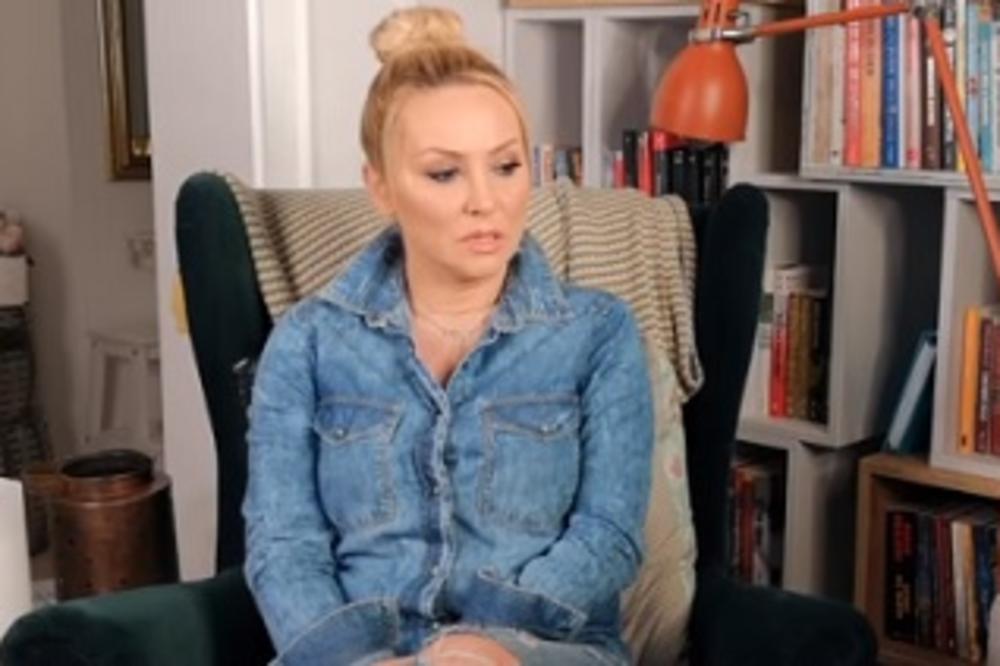 GOCA TRŽAN ODUŠEVILA NOVOGODIŠNJIM UKRASIMA U STANU! Jedan je bio posebno zanimljiv i svima je zapao za oko! (FOTO)