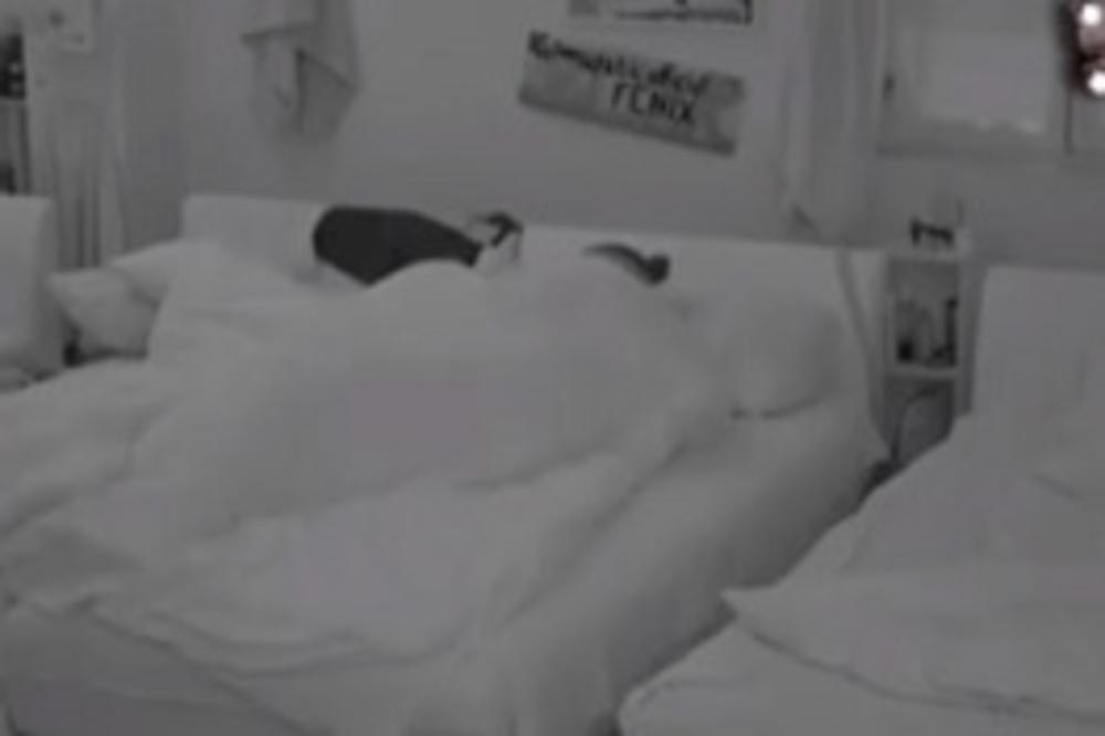 NASTAVILI DA SE PLJASKAJU ALI SAD POD JORGANOM: Nadežda i Toma prvo RAZVALILI tuš kabinu, a sad UPRLI ko ZEČEVI!