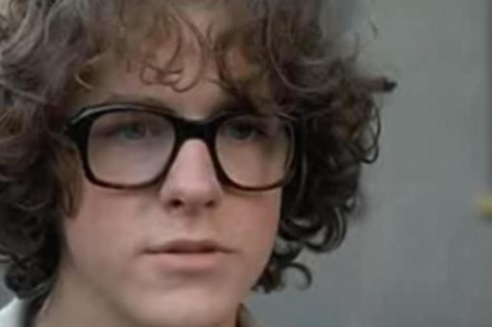 SMEŠNI ŠTREBER IZ RANA DANAS JE PRAVI ŠMEKER: Evo kako izgleda čuveni Dijabola, a tek čime se bavi... (FOTO)