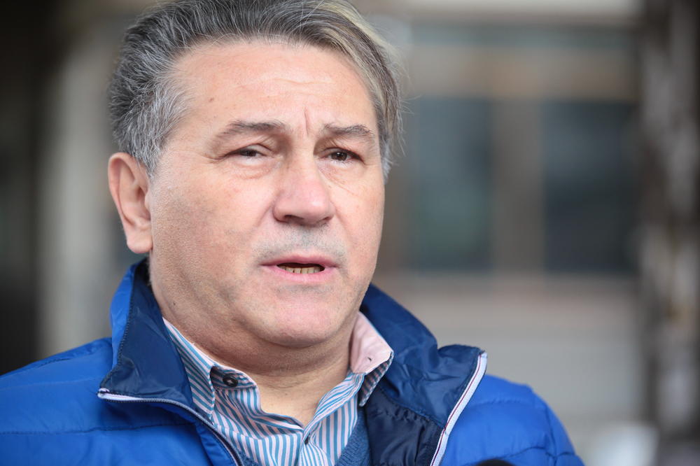 HALID MUSLIMOVIĆ SLOMLJEN BOLOM: Pevač saopštio TRAGIČNE VESTI HALID MUSLIMOVIĆ SLOMLJEN BOLOM: Pevač saopštio TRAGIČNE VESTI