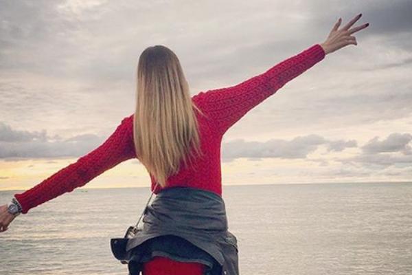 NJENE RUKE MOGU DA SPOJE VEČITE: Lepotica sa TV ekrana izvlačiće polufinalne parove u Kupu Srbije!