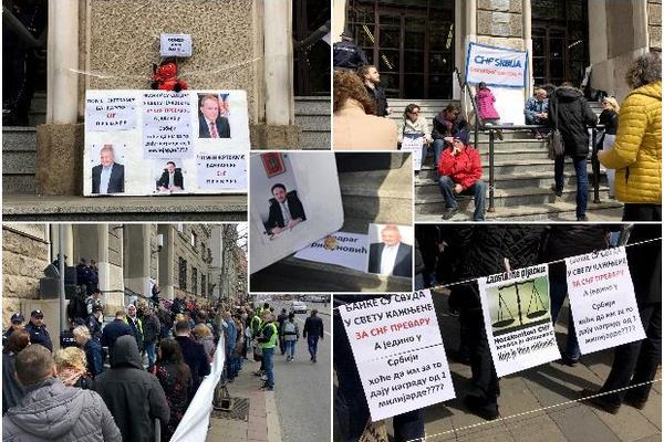 IZ ZGRADE SUDA SU ZADUŽENE U ŠVAJCARCIMA GAĐALI JAJIMA I POLIVALI VODOM! Skandal na protestima u centru Beograda