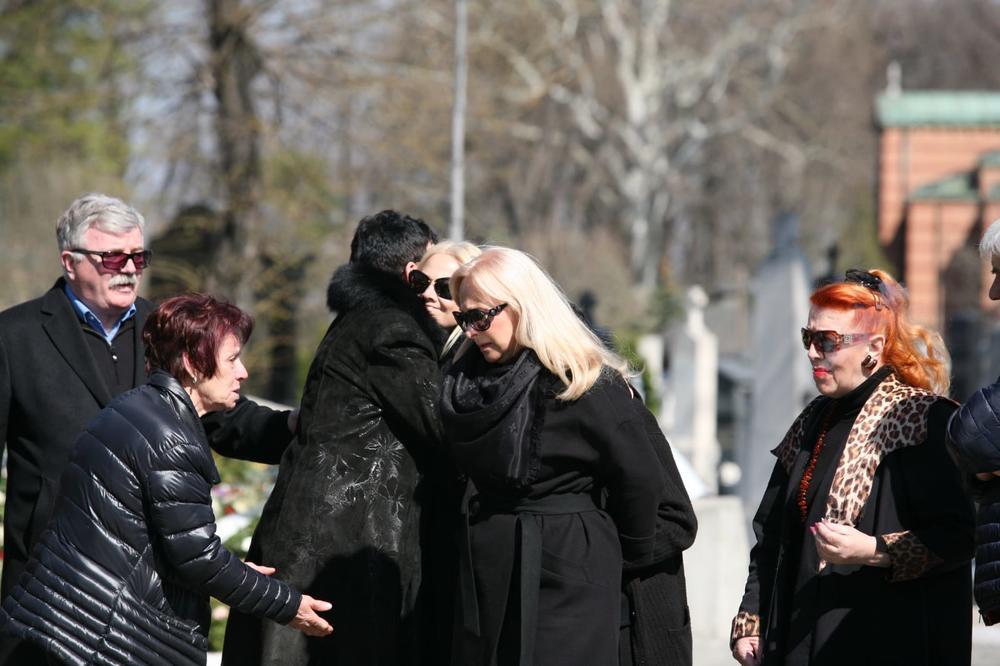 BOL IM RAZARA DUŠU: Najpotresnija scena s POMENA ŠABANU ŠAULIĆU urezaće vam se u sećanje! (VIDEO)