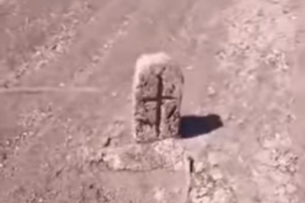 VELIKO SRPSKO JEZERO PRESUŠILO, POJAVILI SE SPOMENICI JUNAKA! Narod zaprepšćen, voda opada iz dana u dan