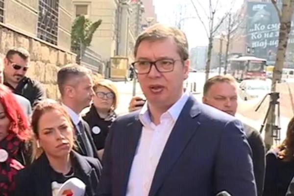 VUČIĆ SA ZADUŽENIMA U ŠVAJCARCIMA: Ljudi, državu će ovo koštati, nemojte da ste naivni, banke neće da plate!