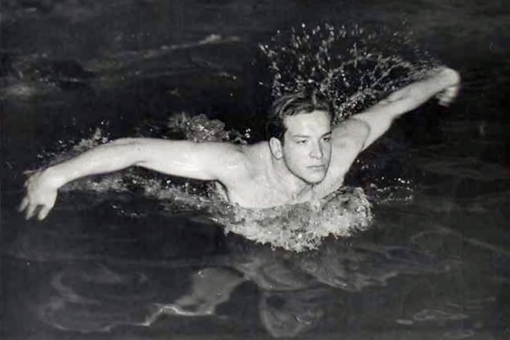 PREPOZNAJETE LI OVOG ČOVEKA? Sigurno ga se NE SEĆATE u ovom izdanju, a svi smo ga gledali na TV! (FOTO)