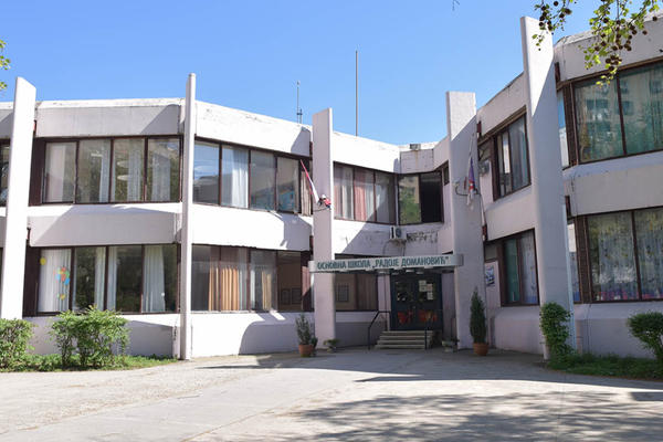 OSNOVCIMA IZ OVE BG ŠKOLE MASOVNO POZLILO! Ne zna se da li je TROVANJE ili virus!