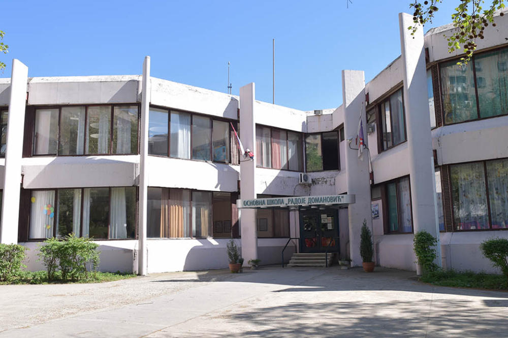 OSNOVCIMA IZ OVE BG ŠKOLE MASOVNO POZLILO! Ne zna se da li je TROVANJE ili virus!