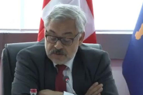NIJE NORMALNO DA BACATE PARE NA LAŽNE VETERANE: Švajcarski AMBASADOR sve SASUO u lice PRIŠTINSKIM LIDERIMA